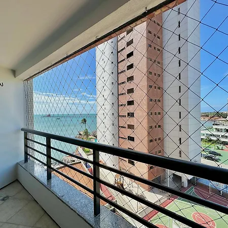 Iate Plaza, Vista Completa Da Orla De
